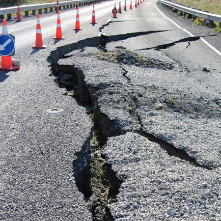 road, earthquake, damage-3513113.jpg